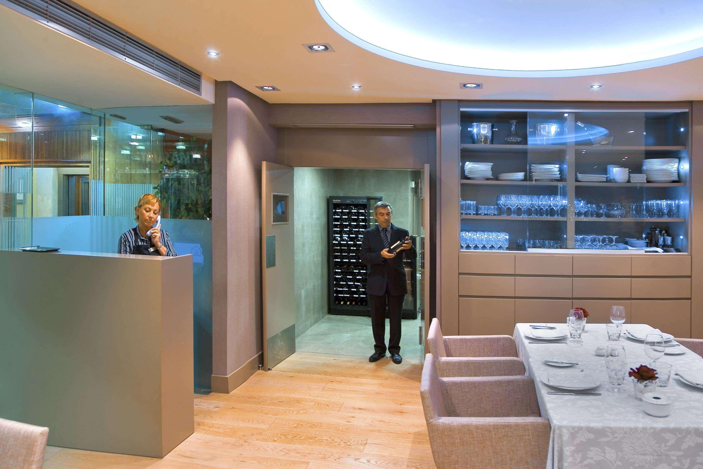 Melia Plaza Valencia Hotel Restaurant photo