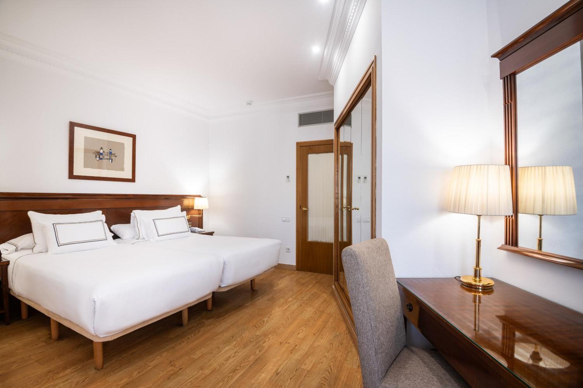 Melia Plaza Valencia Hotel Exterior photo
